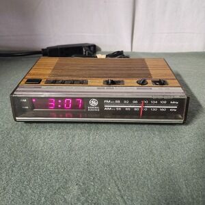Vintage Digital Alarm Clock GE 7-4624B - AM/FM Radio Tuner Electronic Wood Grain